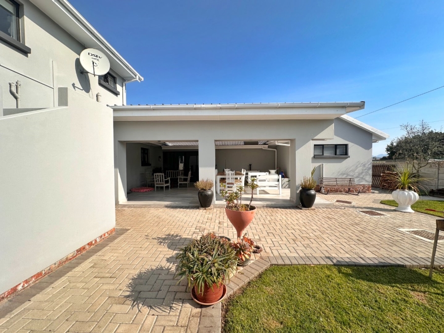 5 Bedroom Property for Sale in Fraaiuitsig Western Cape